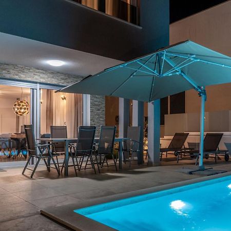 Villa Dea - Dein Rueckzugsort Am Meer Mit Beheiztem Pool Vrsi Exterior photo