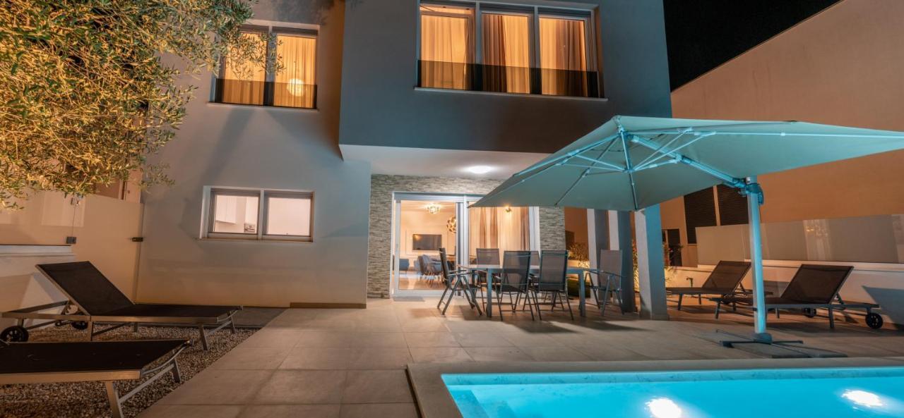 Villa Dea - Dein Rueckzugsort Am Meer Mit Beheiztem Pool Vrsi Exterior photo