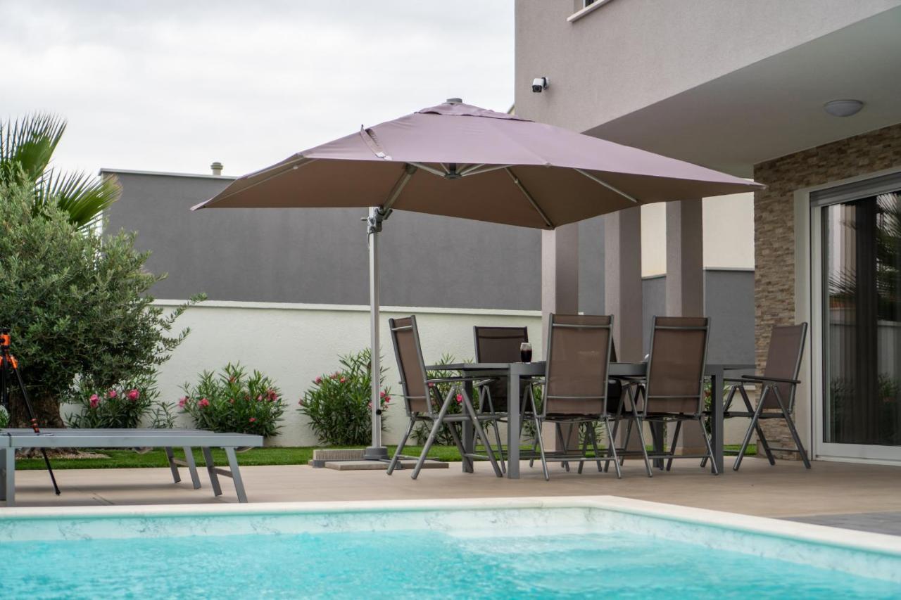 Villa Dea - Dein Rueckzugsort Am Meer Mit Beheiztem Pool Vrsi Exterior photo