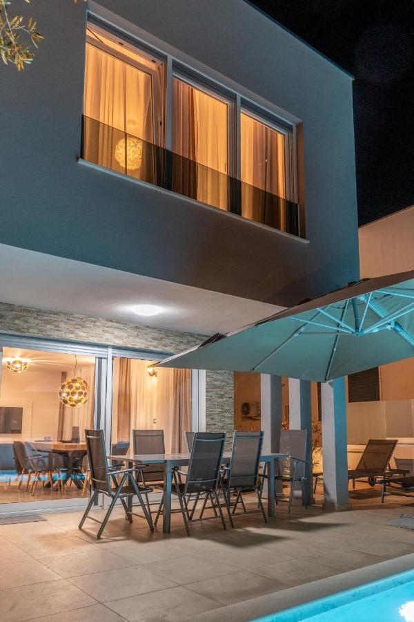 Villa Dea - Dein Rueckzugsort Am Meer Mit Beheiztem Pool Vrsi Exterior photo