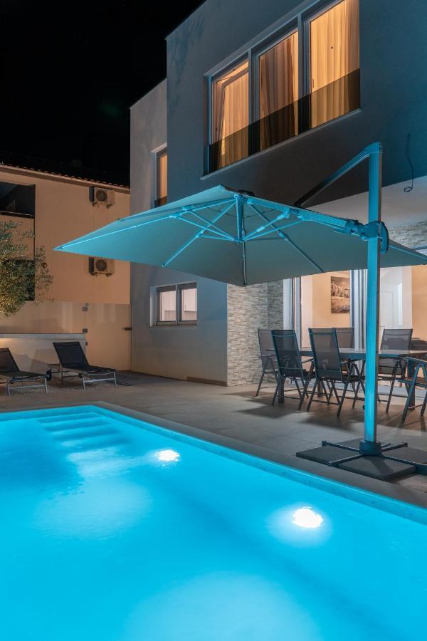 Villa Dea - Dein Rueckzugsort Am Meer Mit Beheiztem Pool Vrsi Exterior photo