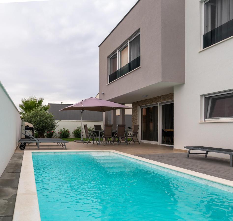 Villa Dea - Dein Rueckzugsort Am Meer Mit Beheiztem Pool Vrsi Exterior photo