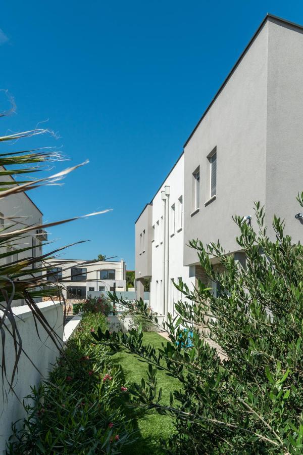 Villa Dea - Dein Rueckzugsort Am Meer Mit Beheiztem Pool Vrsi Exterior photo